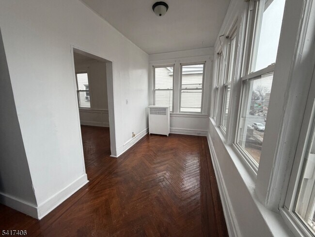 Foto del edificio - 205 Chancellor Ave