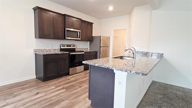 Foto del edificio - 744 Keeneland Dr