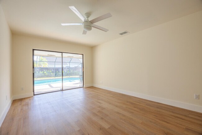 Foto del edificio - 22352 Martella Ave