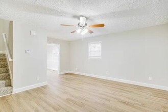 Building Photo - 5485 Pine Dr SW