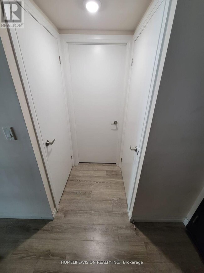 Building Photo - 2152 Lawrence Ave E