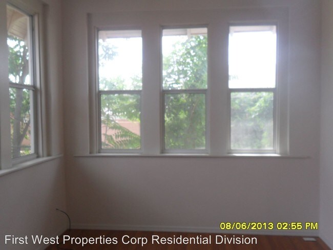 Building Photo - 3 br, 1.5 bath House - 959 E 13th St.