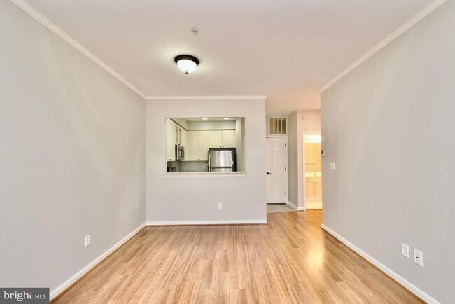 Building Photo - 2324 Henshaw Pl