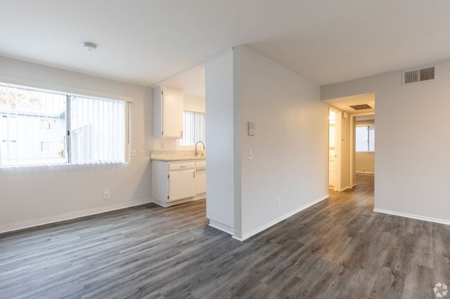 Interior Photo - 6643 Haskell Avenue