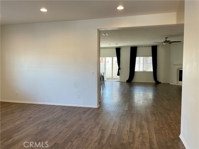 Building Photo - 6886 Riverglen Dr