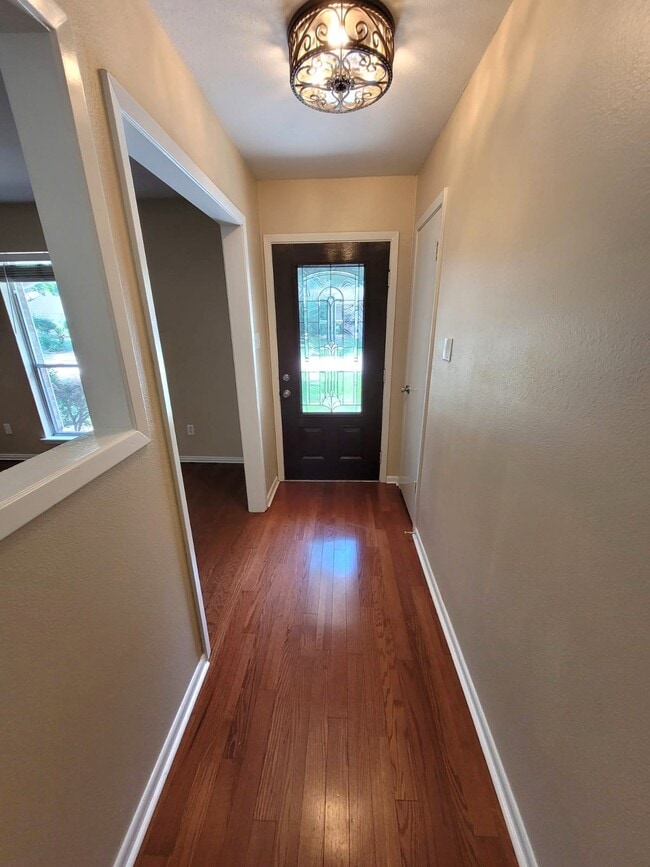 Building Photo - 22 W Broken Oak Ct