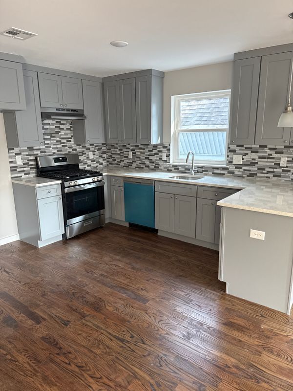 Building Photo - 224 S 6th St