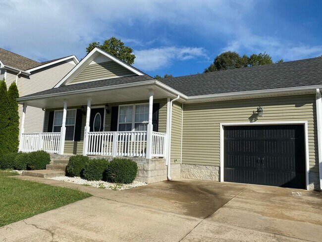 Building Photo - Cute 3 Bedroom Ranch in Fox Crossing! Conv...