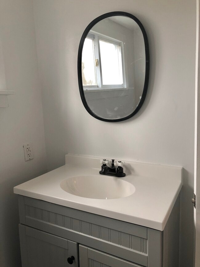 upstairs half bathroom - 11 Waterside Ln