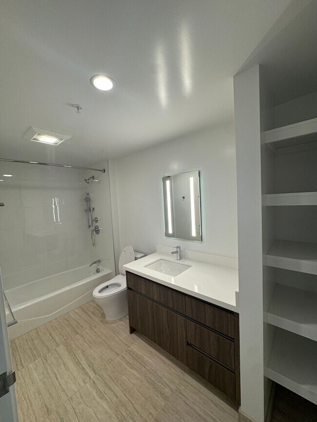 Foto del edificio - Ready to Move in Brand New Condo! First Time Renting! 0 Bed/1 Bath/1 Parking at The Park on Ke‘ea...