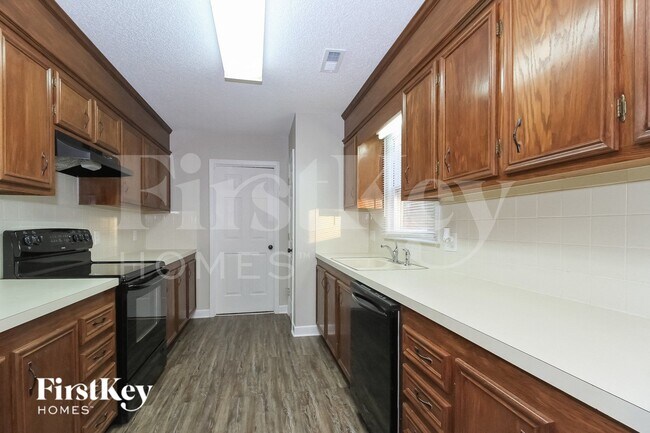 Foto del edificio - 2328 Pebble Creek Rd