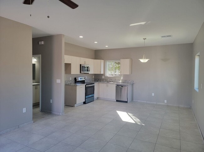 Foto del edificio - COMING SOON! Brand New 3BR 2BA Unit w/ Central A/C • Stainless Kitchen in Tucson