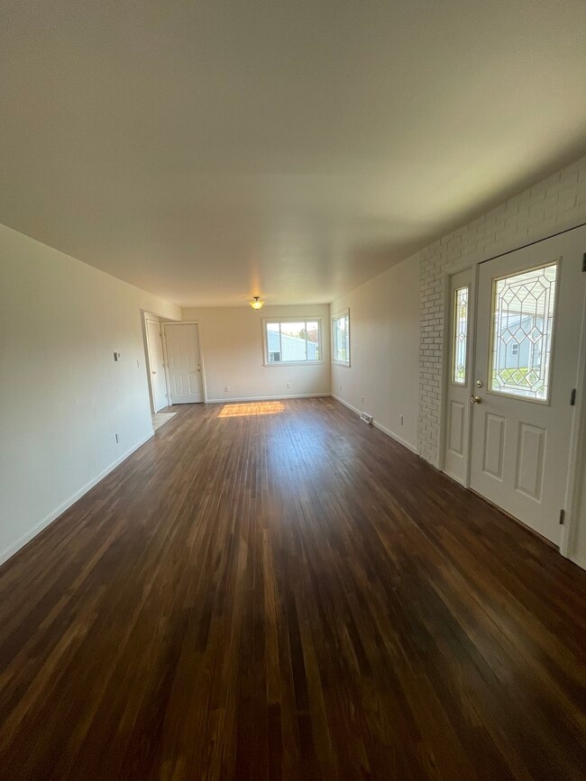 Building Photo - 307 Penn Ave