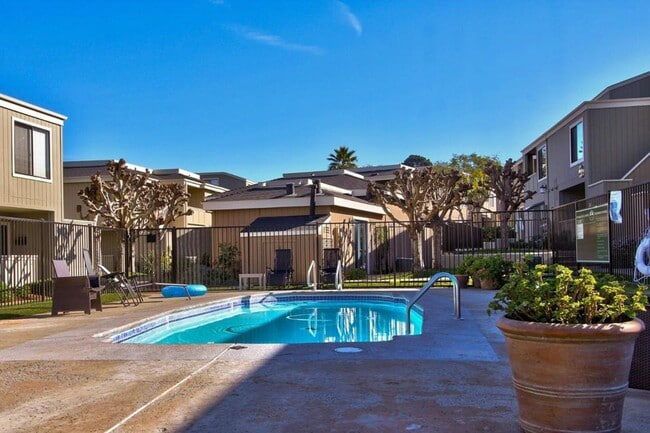 Building Photo - Great One Bedroom Condo in Monterey