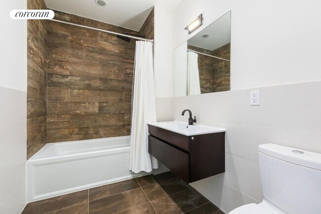 Foto del edificio - 42-60 Crescent Street 5B