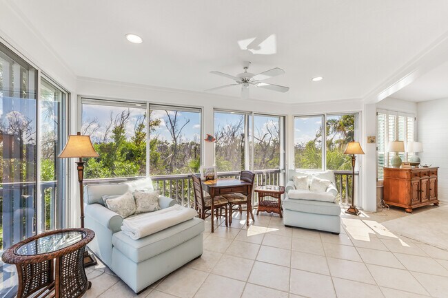 Foto del edificio - 701 S Harbor Dr