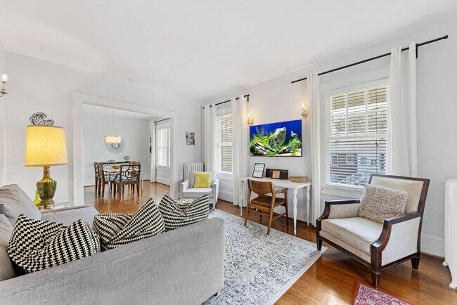 Foto del edificio - 536 Hawthorne Ln