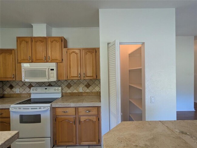 Foto del edificio - 4947 Mitchell Rd