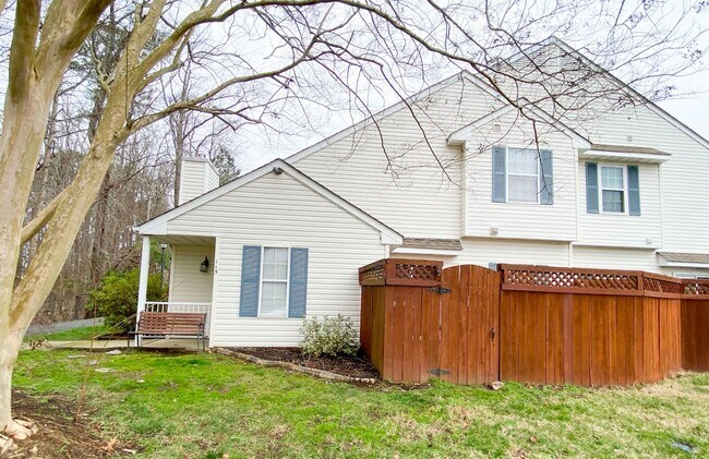 Foto del edificio - Townhome in sought after Coventry.