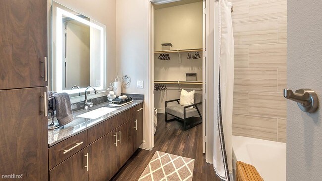 Foto del edificio - 1 br, 1 bath Apartment - 3310 Eastside St 509