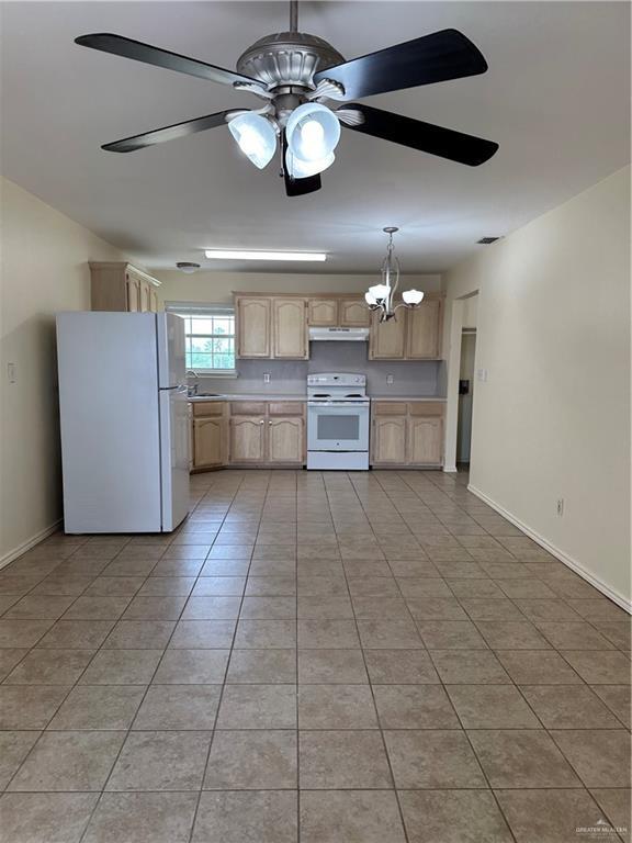 Building Photo - 1521 Oasis Dr
