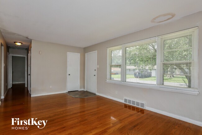 Building Photo - 1355 Del Rey Dr