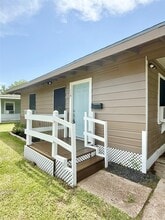 Building Photo - 119 Oak Dr