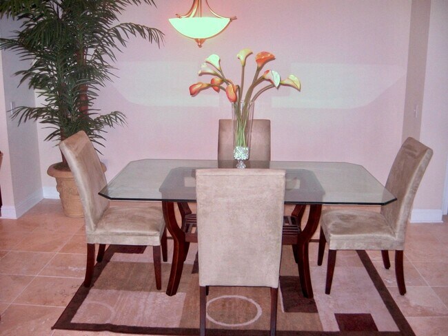 Building Photo - Luxury 3 Bed 2 Bath Condo at Crescent at U...