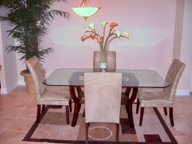 Foto del edificio - Luxury 3 Bed 2 Bath Condo at Crescent at U...