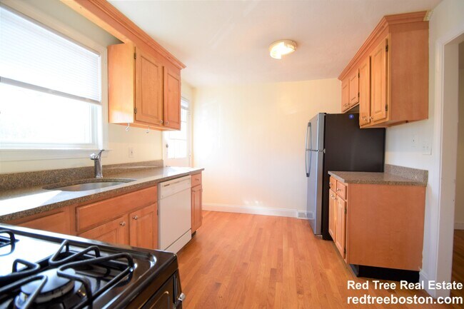 Foto del edificio - 10 Rodgers Ave