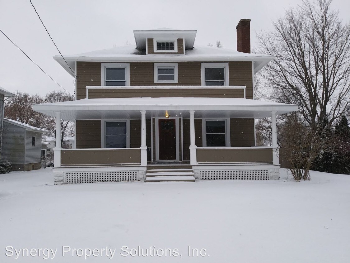 Primary Photo - 5 br, 1.5 bath House - Grand Blvd 44