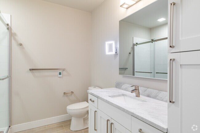 Cuarto de baño del estudio - The Emery