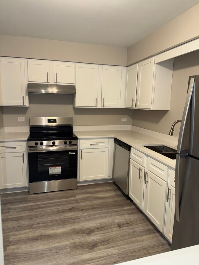 Building Photo - Royal Oak Condos & Willows of Greys Lake Apts