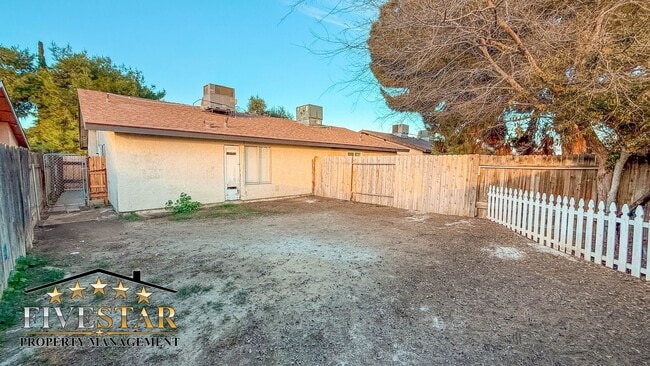 Foto del edificio - 117 Universe Ave