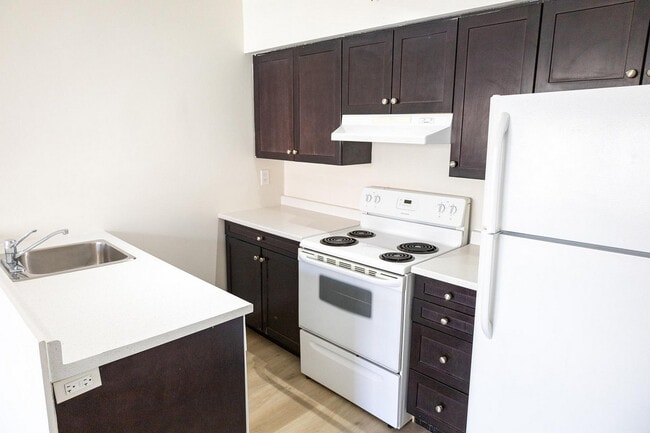 Building Photo - Merante Manor Apartments
