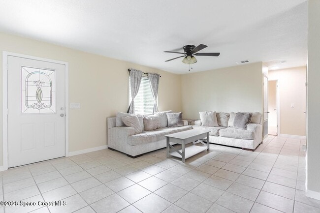 Building Photo - 1263 San Matio St