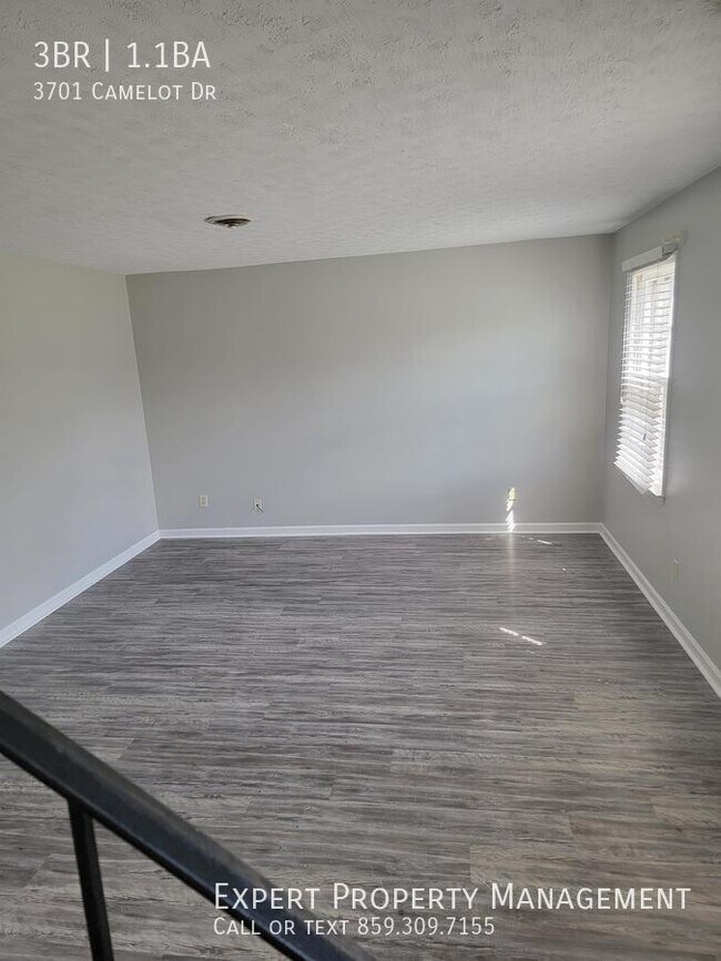 Building Photo - 3701 Camelot Dr