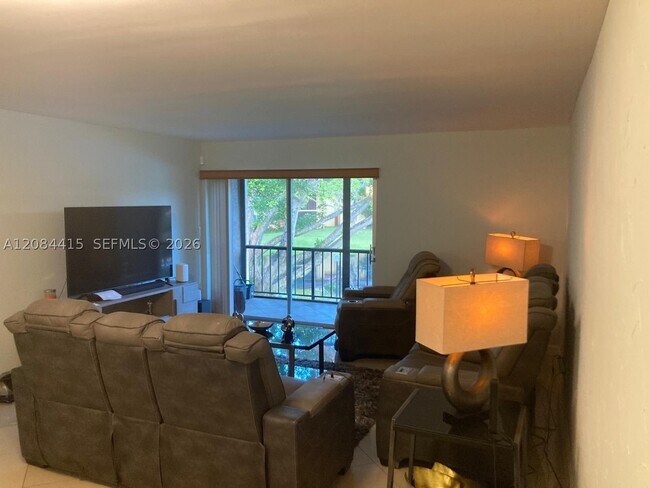 Foto del edificio - 890 SW 9th St Cir