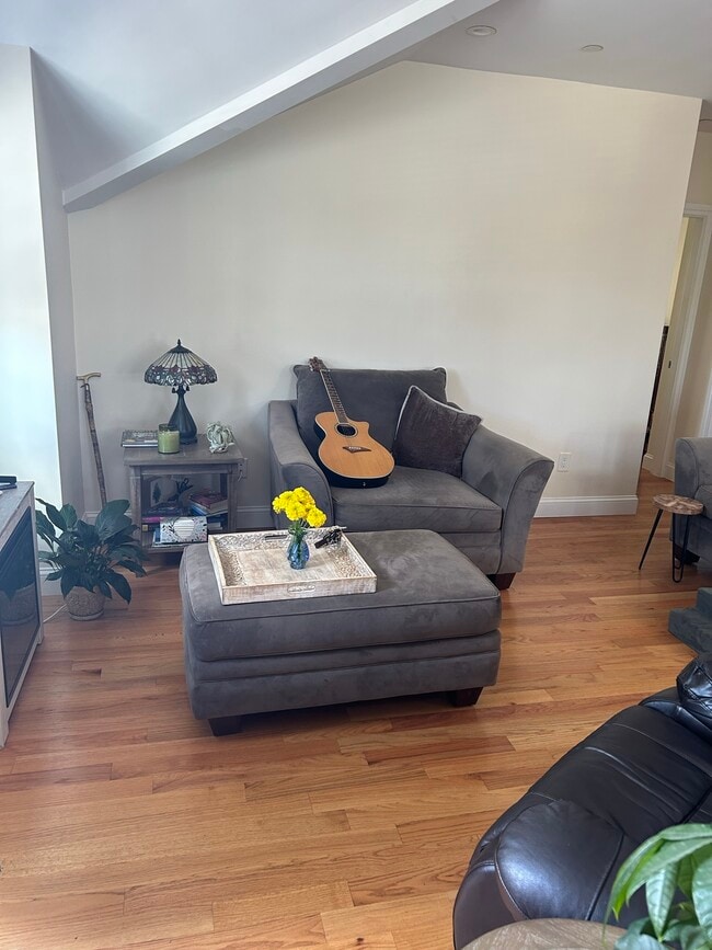 Photo - 925-927-927 Massachusetts Ave Apartment