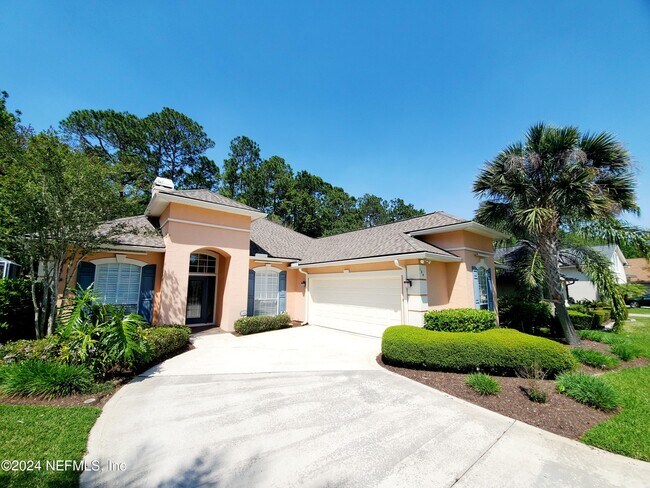 Foto del edificio - 184 Edge of Woods Rd