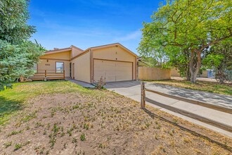 Building Photo - 466 1/2 Carson Lake Dr