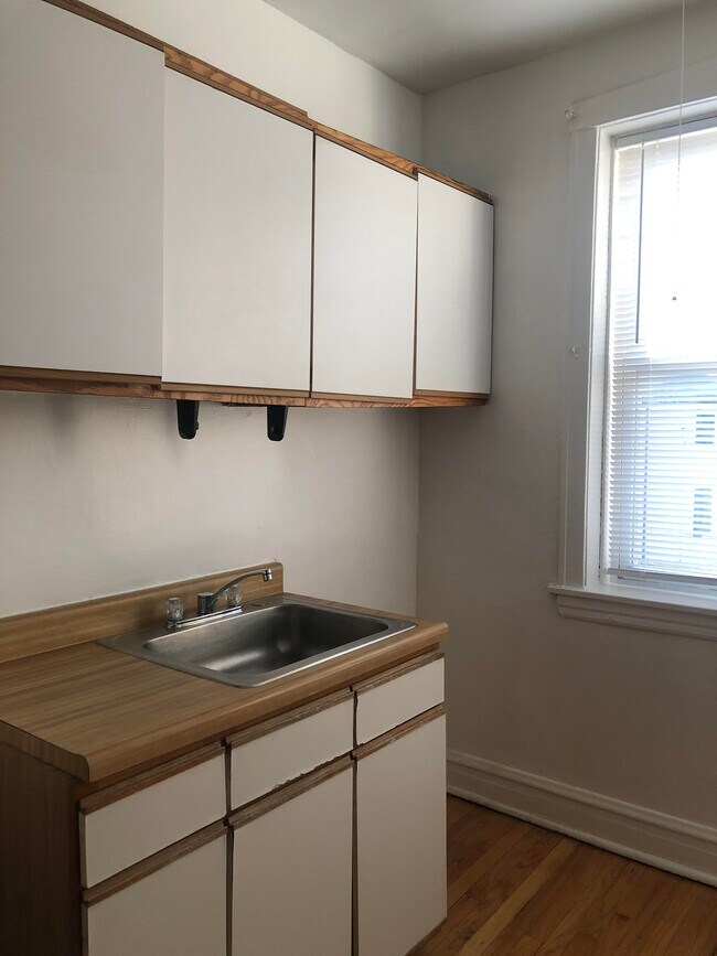 Foto del edificio - 4011 N Lowell Ave