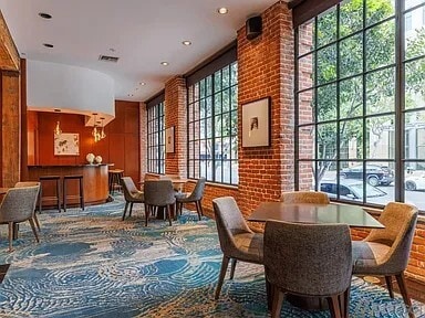 Terraza frente a la ciudad, zona de reuniones y fiestas - 500 W Harbor Dr