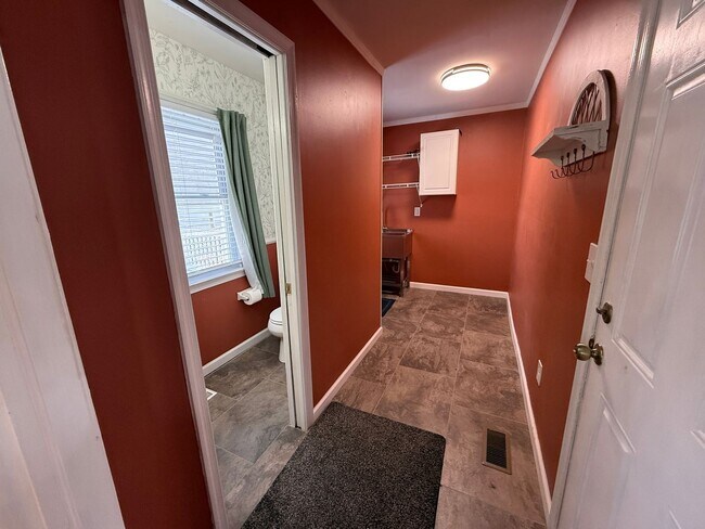 Foto del edificio - 4 Bedroom Home in Village Green.