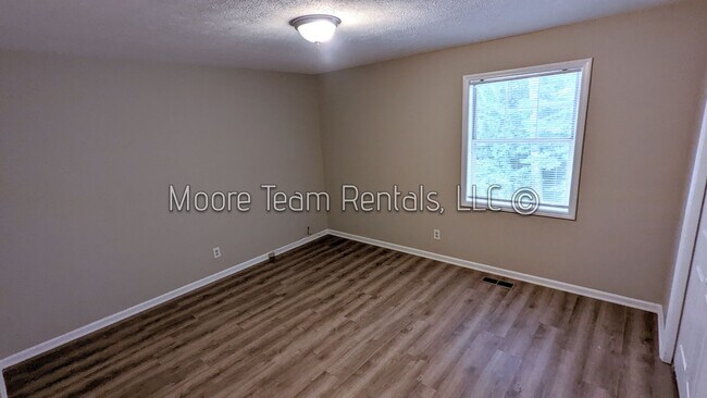 Building Photo - Just remodeled - 2 Bed/1.5Ba