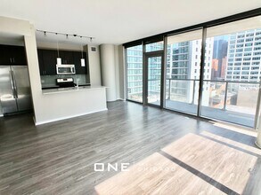 Building Photo - 145 N Desplaines St
