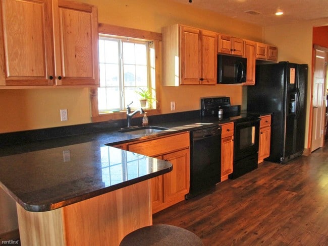 Building Photo - 4129 S Long Lake Dr