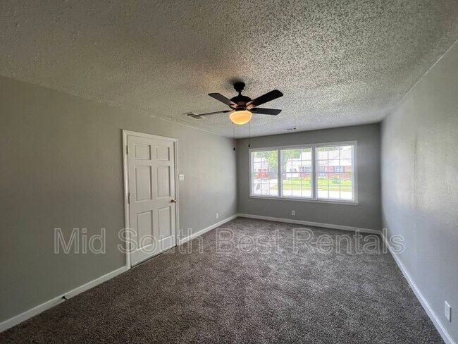 Foto del edificio - 3173 Jade Ln