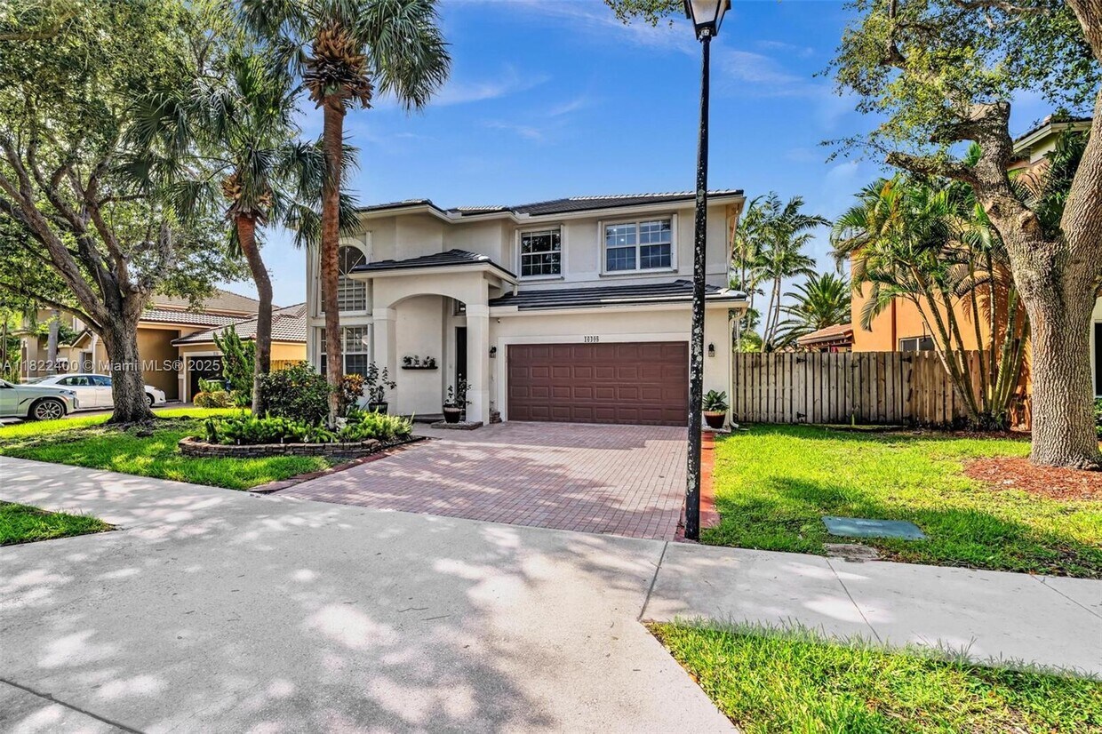 Foto principal - 16408 Sapphire Pl