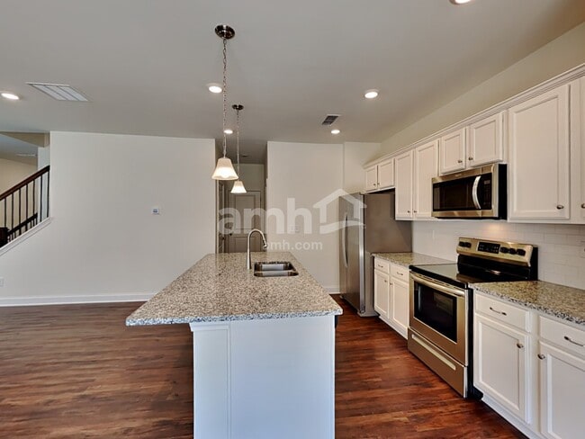 Building Photo - 528 Summit View Ct